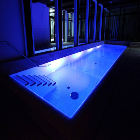 Светодиодное освещение для бассейнов